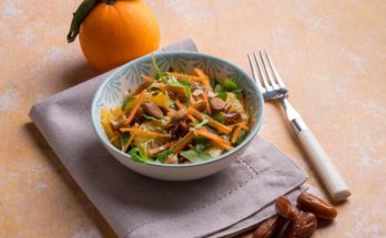 Šalát s mrkvou, datľami a mandľami